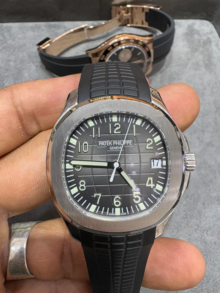 Patek Philippe Nautilus 40mm in 18KT white gold with grey dial and uncut rubber strap